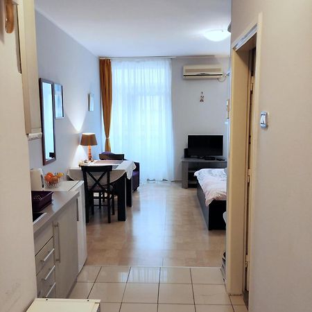 City Center Lovely Studio Apartment Beograd Bagian luar foto