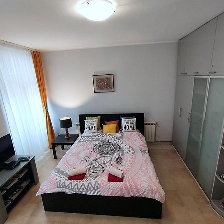 City Center Lovely Studio Apartment Beograd Bagian luar foto